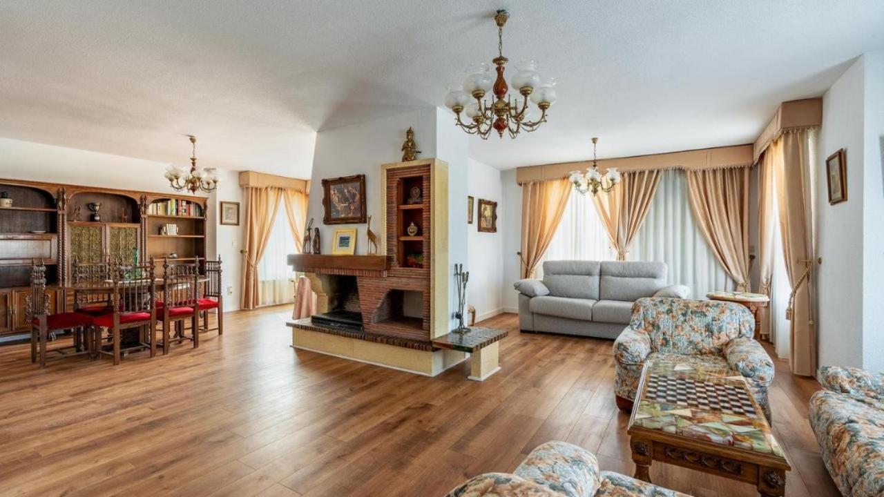 Villa De La Acacia Gojar ภายนอก รูปภาพ